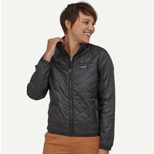 Patagonia Women’s Radalie bomber  Puffer Jacket, light tan